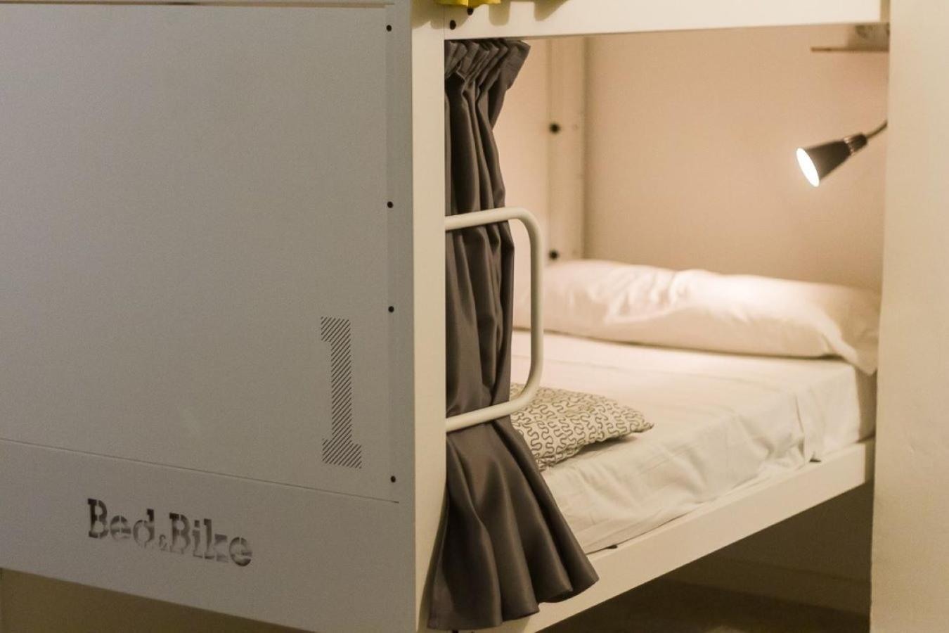 הוסטל Bed & Bike ברצלונה מראה חיצוני תמונה