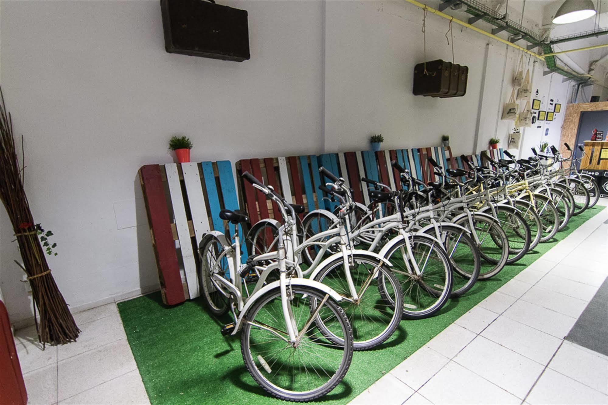 הוסטל Bed & Bike ברצלונה מראה חיצוני תמונה