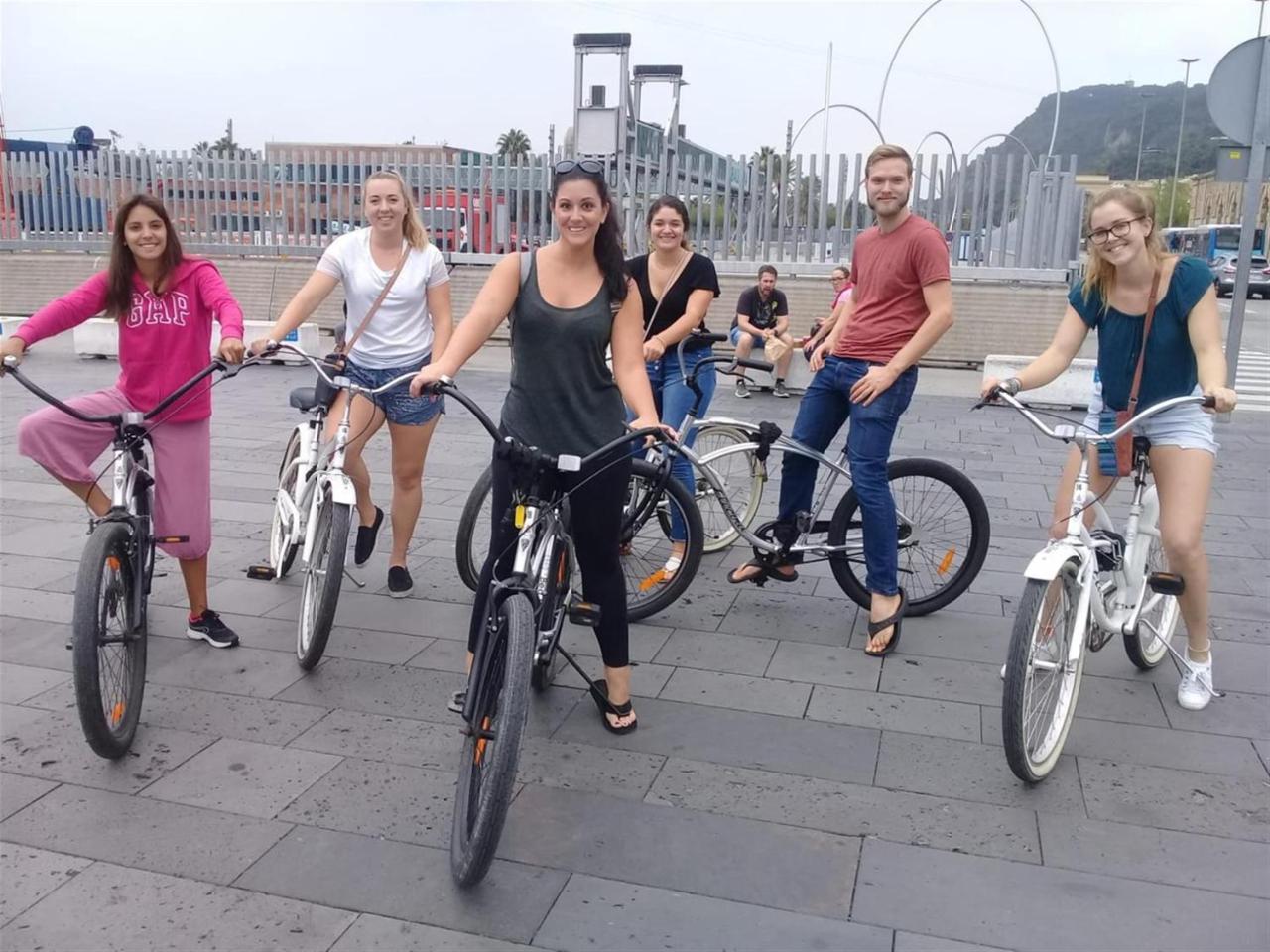 הוסטל Bed & Bike ברצלונה מראה חיצוני תמונה